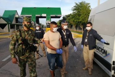 ¡LE MOSTRAMOS! El momento en que fue expulsado de Colombia el militar venezolano acusado de espía (+Videos)