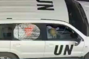 ¡ESCÁNDALO! Filmaron a una pareja teniendo sexo en un vehículo oficial de la ONU en Israel (+Video)