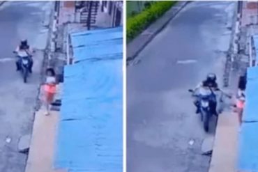 ¡VEA! Captan a pervertido intentando abusar de una menor venezolana en plena calle en Colombia (+Video)