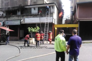 ¡TERRIBLE! Registran fuerte incendio en La Candelaria este sábado #4Jul (+Fotos)