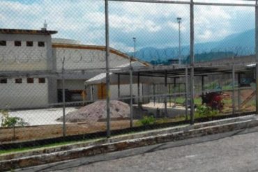 ¡ATENCIÓN! Reportan 10 heridos en la cárcel militar de Santa Ana tras motín contra el director