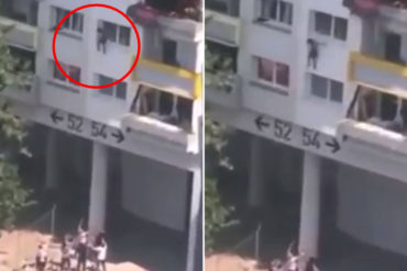 ¡LE MOSTRAMOS! El impactante momento en que 2 niños saltan de un edificio para salvarse de un incendio (+Video)