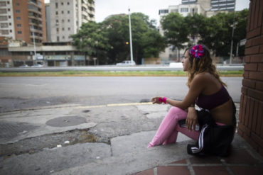 ¡SE LO CONTAMOS! The Associated Press: Crisis en Venezuela empuja a jóvenes a la prostitución