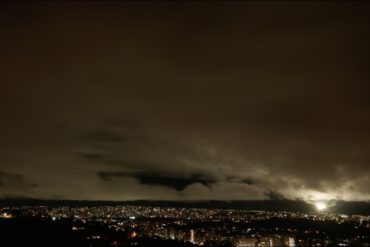 ¡VÉALO! El “timelapse” que capturó el momento preciso en el que ocurrió un estallido en El Ávila antes de los bajones eléctricos (+Video)