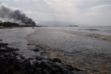 ¡HECHO EN SOCIALISMO!  Derrame petrolero de la refinería El Palito afecta otra vez una playa de Puerto Cabello