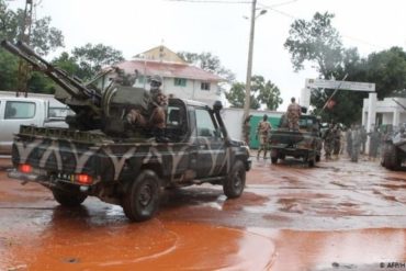 ¡LO ÚLTIMO! Secuestran a un ministro y al presidente del Parlamento de Malí en medio de un supuesto motín y golpe por parte de un grupo de militares (+Videos)