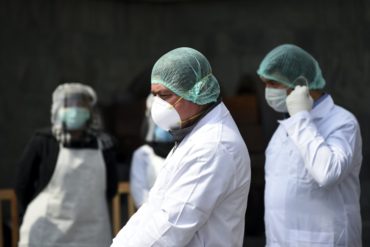 ¡ALARMANTE! Médicos Unidos de Venezuela denuncia que son 67 los trabajadores de la salud que han muerto en el país por coronavirus