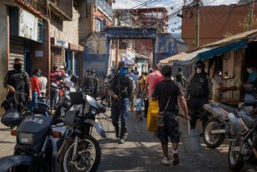 ¡ENTÉRESE! “Después de las 11 nadie puede estar en la calle”: Denuncian que en Petare detienen hasta por 6 horas a quienes no usen tapabocas (+Video)