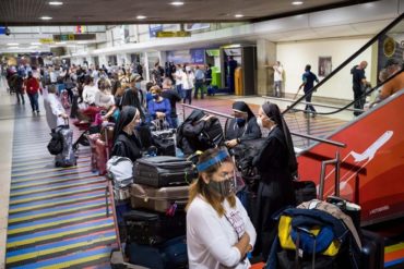 ¡DEBES SABERLO! Pasajeros deberán pagar de 5 a 72 dólares las tasas de salida en aeropuertos venezolanos