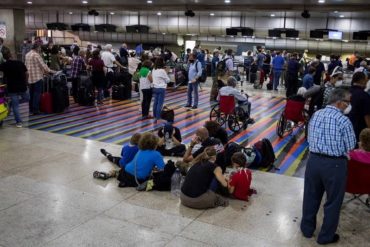 ¡QUÉ FUERTE! Venezolana contó el calvario que vivió para abordar un vuelo humanitario hacia España (le pidieron desnudarse)