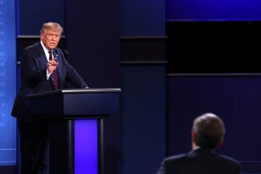 ¡IMPERDIBLE! “Parece que estoy debatiendo contigo y no con él”: el “toma y dame” entre Trump y el moderador del debate presidencial sobre el Obamacare (+Video)