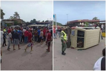 ¡SE MOLESTARON! Ciudadanos cansados de la escasez de gasolina volcaron una patrulla de la GNB en Boca de Uchire durante protesta en estación de servicio