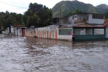 ¡TERRIBLE! Reportan un nuevo desbordamiento en el río El Limón: «Esto es horrible, la gente llorando y desesperada” (+Video)