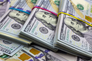 ¡VA SIN FRENOS! Dólar paralelo roza los 480.000 bolívares para la jornada de este martes #27Oct