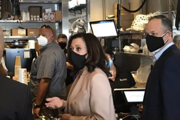 ¿QUÉ TAL? “Welcome to Doralzuela”: Kamala Harris inició su campaña a la vicepresidencia en Florida comiendo arepas en un restaurante venezolano (+Video)