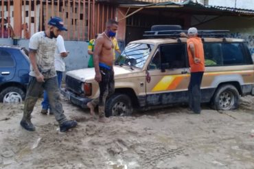 ¡QUÉ FUERTE! Ciudadanos que estaban en cola para surtir gasolina en El Limón fueron sorprendidos por el desborde del río que afectó sectores Maracay (+Fotos)