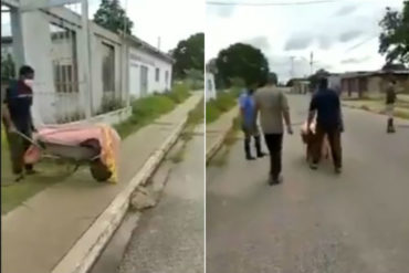 ¡INDIGNANTE! El triste último adiós a un hombre en Monagas: No consiguieron ataúd, por lo que tuvieron que trasladarlo en una carretilla (+Video)