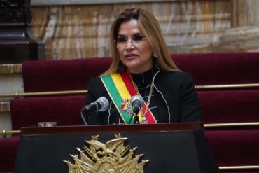 ¡AQUÍ LAS TIENE! Las primeras imágenes de la captura de la expresidenta de Bolivia Jeanine Añez: se encuentra en manos de la policía