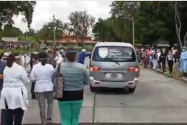 ¡QUÉ TRISTEZA! Lágrimas, aplausos y rosas blancas: la emotiva despedida de Luis Manuel Guilarte, médico que murió con covid-19 en Mérida (+Fotos y videos)