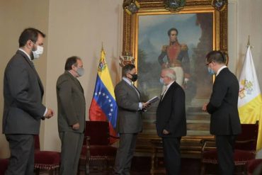 ¡DEMASIADO SHOW! Régimen de Maduro entregó informe «La verdad de Venezuela contra la infamia» al nuncio apostólico Aldo Giordano