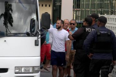 ¡SIN IMPORTAR NADA! Human Rights Watch denunció que 93 venezolanos fueron deportados de Trinidad y Tobago: «Ocurre en contexto de abuso y xenofobia»