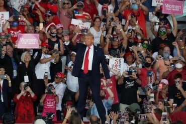 ¡LE MOSTRAMOS! Largas colas y concentraciones masivas en Florida durante visita de Trump (sin distancia física) (+Video)