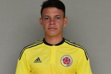 ¡TERRIBLE! Un joven futbolista colombiano murió en pleno partido tras desplomarse por un paro cardíaco