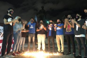 ¡VEA! Estudiantes de la UCV realizaron protesta simbólica en Plaza Venezuela y denunciaron crímenes de lesa humanidad (+Fotos y video)