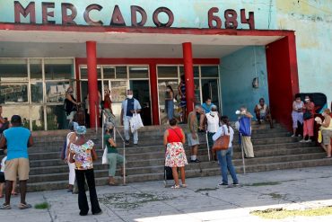 ¿Y EL BLOQUEO? Presionado por las protestas: régimen de Cuba autorizó la libre importación de medicinas, alimentos y productos de aseo (+detalles)