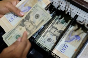 ¡SE LO CONTAMOS! Comercios venezolanos se quedan sin dólares en efectivo para dar vuelto