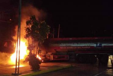 ¡HORROR! Una gandola cargada de gasolina se estrelló contra una casa y provocó un fuerte incendio en Táchira (+Fotos)