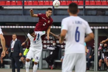 ¡TERRIBLE! Momentos de suspensos: VAR anuló gol del vinotinto Yangel Herrera en partido contra Paraguay (y falló un penalti) (+Videos)