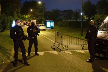 Hombre en París lanzó a sus pequeños hijos por la ventana y luego se suicida: los niños sobrevivieron