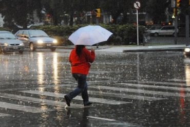 ¡PENDIENTES! Venezolanos se mantienen en alerta ante las fuertes lluvias debido al paso del huracán Elsa