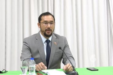 ¡QUÉ DESCARO! Ministro de Seguridad de Trinidad se lavó las manos sobre deportación de niños: “Yo no puse a ninguna persona en un bote. No sabemos de qué hablan”