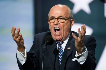 ¡ÚLTIMA HORA! «Trampa masiva, no dejaremos que los piratas demócratas nos roben»: Giuliani se dirige a Filadelfia con equipo legal de Trump para evitar «fraude» en Pensilvania