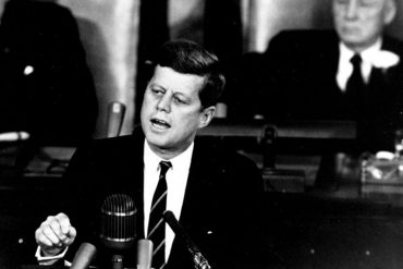 ¡FUERTE! “Su cerebro está desparramado por todos lados”: el dramático relato de un médico que atendió a John F. Kennedy en la sala de emergencia