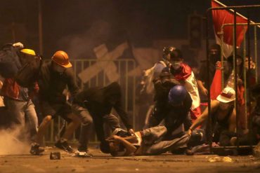 ¡IMPACTANTE! El momento en el que un joven recibió un disparo en la cabeza durante intensa protesta en Perú (+Video)