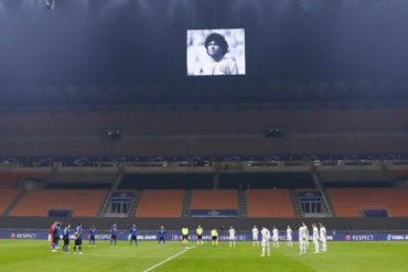 ¡VEA! El conmovedor minuto de silencio que se guardó en honor a Maradona en el partido entre el Inter vs Real Madrid de la Champions (+Video)