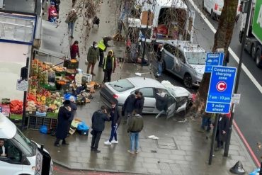 ¡LO MÁS RECIENTE! Un conductor arrolla a una multitud en Londres y varias personas resultan heridas (+Fotos) (+Video)