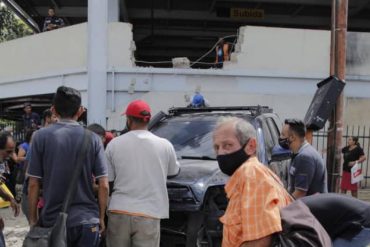 ¡LE MOSTRAMOS! Coach de Cardenales de Lara sufrió aparatoso accidente: Su camioneta cayó del segundo piso del estacionamiento de un centro comercial (+Video)