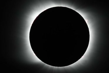 ¡IMPERDIBLES! Las imágenes más impactantes del espectacular eclipse solar total que se vivió en Chile y Argentina este #14Dic (+Video)