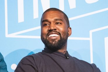 Inspirado en uno de los villanos de James Bond: Kanye West se implantó una prótesis dental de titanio valorada en 850.000 dólares