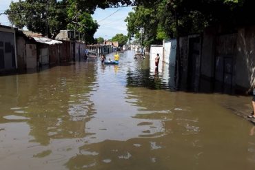 ¡VEA! Sumergidas en el agua: así quedaron varias calles de Puerto La Cruz luego de las fuertes lluvias de este #10Jun (+fotos y videos)