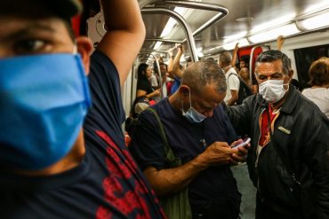 ¡VEA! Pasajeros del Metro de Caracas fueron desalojados de un tren por falla eléctrica entre las estaciones de Sabana Grande y Colegio de Ingenieros (+Videos)