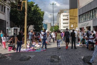 ¡ABRUMADOR! Muchas personas y pocas con tapabocas: así es el panorama en Sabana Grande en plena alerta por repunte de casos de COVID-19 (+Fotos)