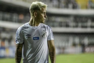 ¡DURA BAJA! El futbolista venezolano Yeferson Soteldo dio positivo por COVID-19 y se perderá los próximos partidos del Santos