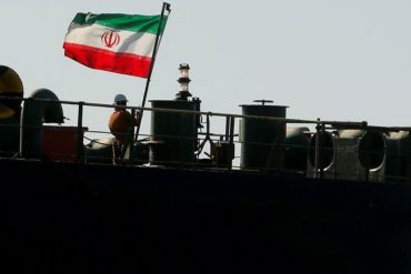 ¡LO QUE FALTABA! Reuters afirma que Irán usa un «tanquero disfrazado» para exportar petróleo venezolano