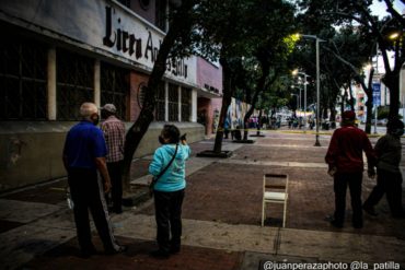 ¡PÍLLELO! Miembros de la UBCH obligan a votantes a firmar tras votar para mantener el “beneficio” de las bolsas CLAP (+Foto)