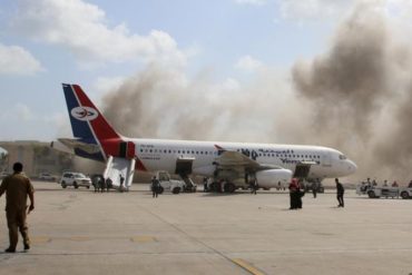 ¡LO ÚLTIMO! Reportan fuertes explosiones en un aeropuerto de Yemen este #30Dic (+Imágenes fuertes)